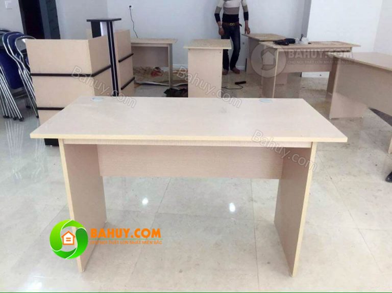 bàn-làm-việc-1m2-768x575